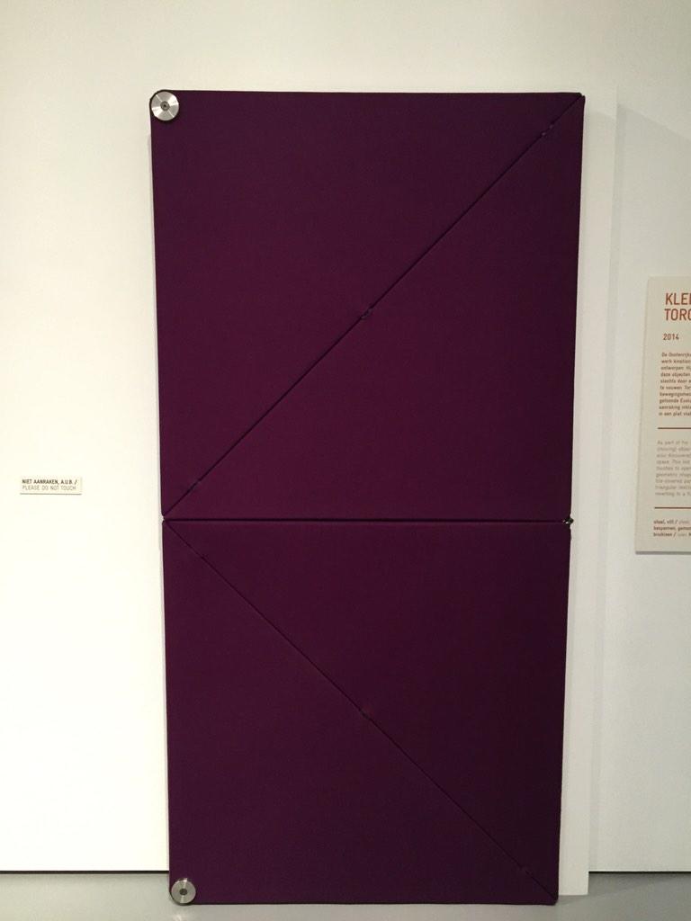 Kelv1nSem1l's tweet image. Omdat een gewone deur te mainstream is...!!! #buildingwithtextiles erg toffe expositie @TextielMuseum