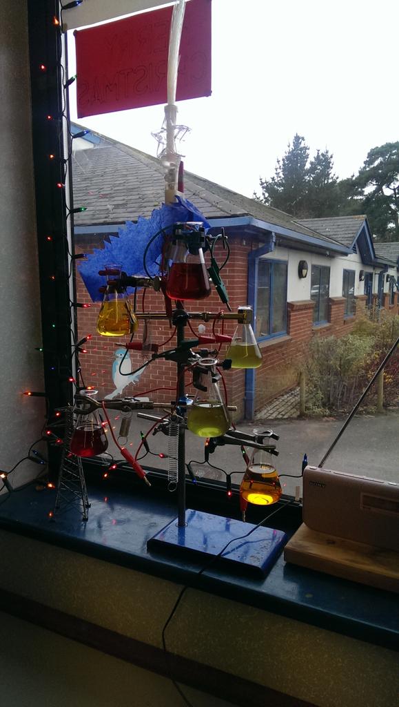 cjam_blue's tweet photo. Not quite up to your standard @chemstuff but not bad... #chemistrytree http://t.co/ucztMzzYXZ