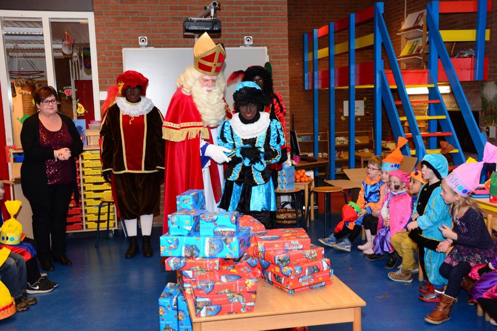 obsdeanbrenge's tweet photo. Sinterklaasfeest op de Anbrenge, het is weer een mooi feest! http://t.co/s63L2kLw1r