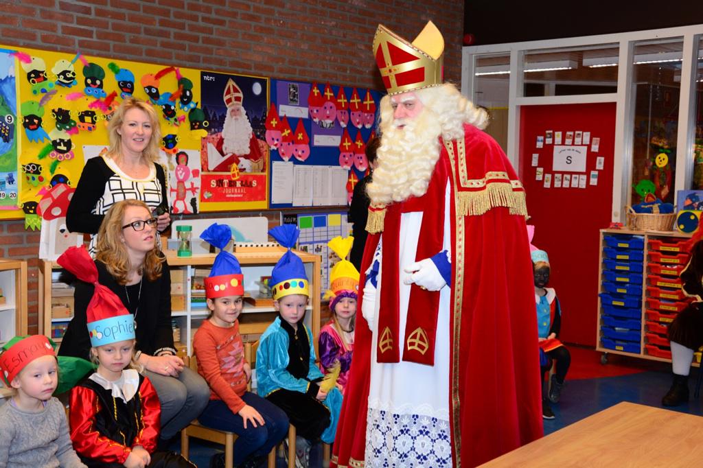 obsdeanbrenge's tweet photo. Sinterklaasfeest op de Anbrenge, het is weer een mooi feest! http://t.co/s63L2kLw1r