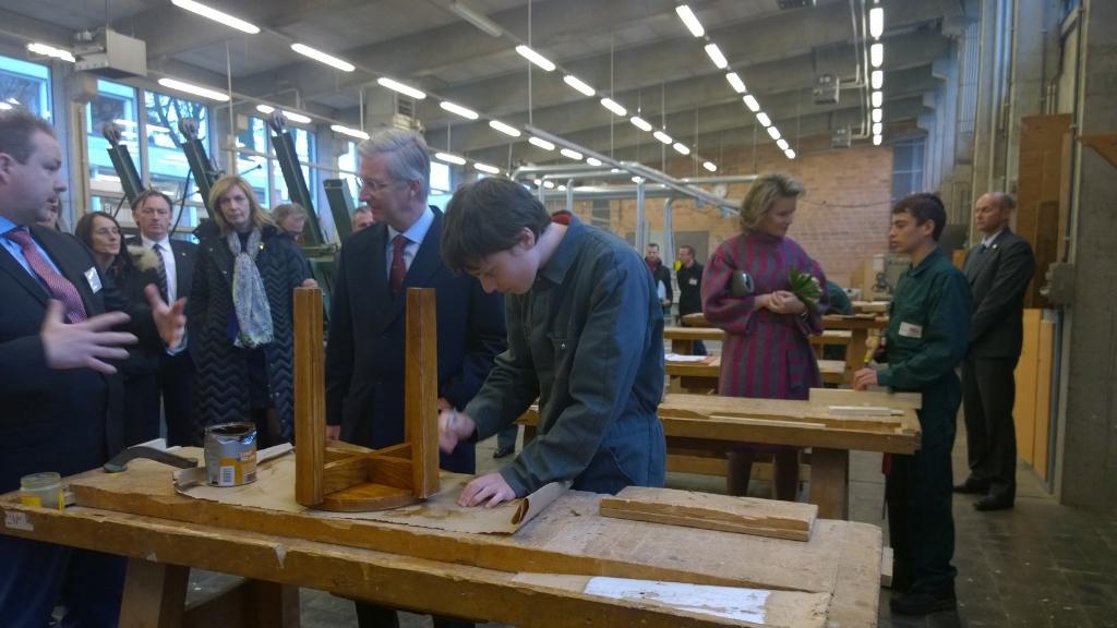MonarchieBe's tweet photo. Innoverende textieltechnieken in #TIO3 en atelier houtbewerking in #InstituutHeynsdaele in #Ronse @InfoRonse http://t.co/CF5F5ZKbel
