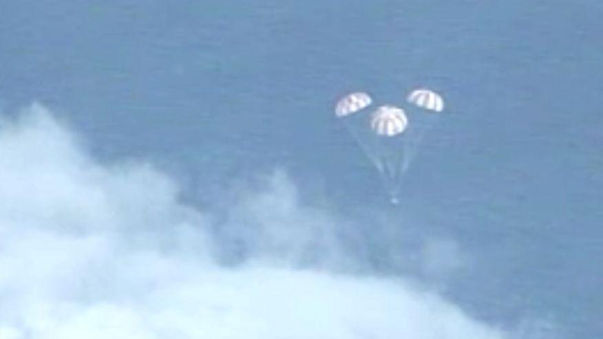 FoxNews's tweet image. NASA’s Orion spacecraft returns safely to Earth, splashes down in the Pacific Ocean fxn.ws/1ynK5ys