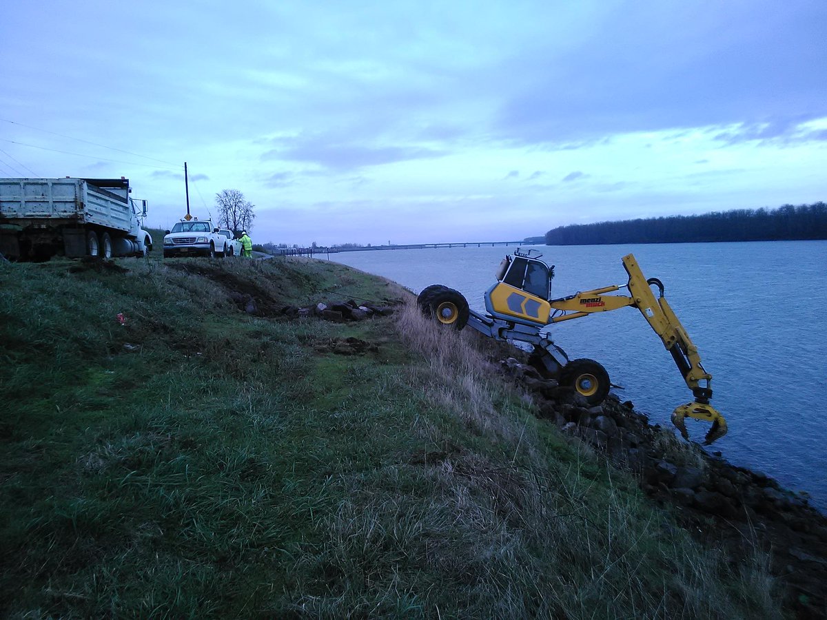 MCDDorg's tweet image. walking excavator installing 1' to 2' boulders on the levee. Repairing damage from illegal campers. #testedandready