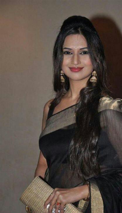 MeeBirdfeee389's tweet photo. Luking goRgeOus na @Divyanka_T http://t.co/JmoS2vK5xn