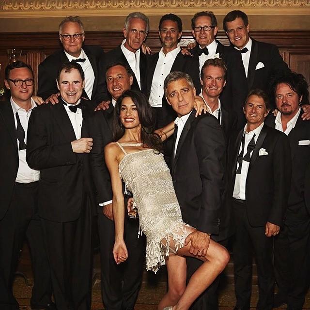 AYALA_Hele's tweet photo. Love Love Love! What a fabulous picture of Mr. and Mrs. Clooney's first dance and the new bride (in her Oscar de ... http://t.co/4N7g6xtDJ1
