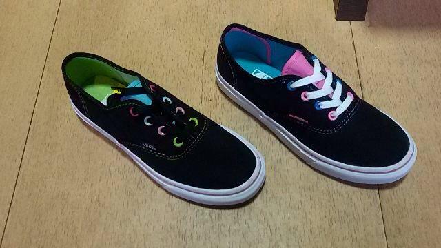 LadeBackk_k's tweet photo. #LimitedStuff Vans Authentic Pop Black | size 38 - 40 #LifeStore Jl. Gajayana 23B MLG http://t.co/z6a07qrsrf