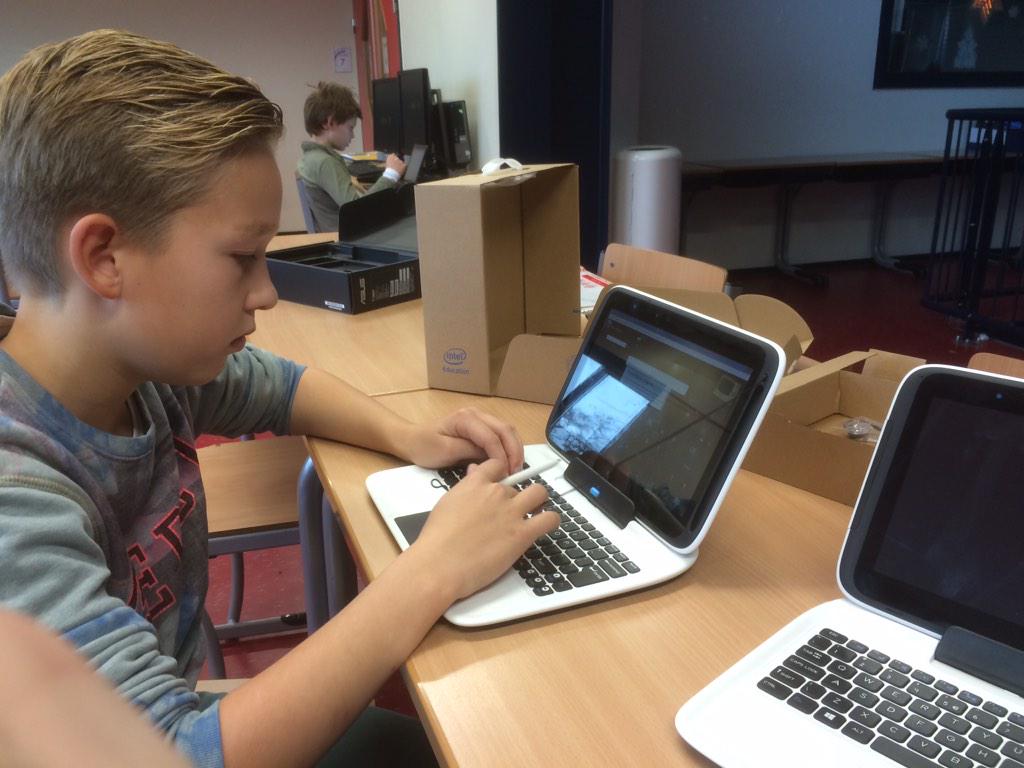 delangewieke's tweet photo. Experimenteren met @ASUS #transformer en #prediago van @HeutinkICT #tablet #tabletonderwijs http://t.co/pKFd9lhjYb