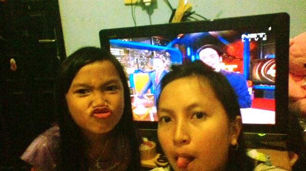 dina_atty's tweet photo. Jadwal rutin tiap malem ya nonton Net!obat BT tiap malem :D #netmiliuner_3 http://t.co/naugFcj60J