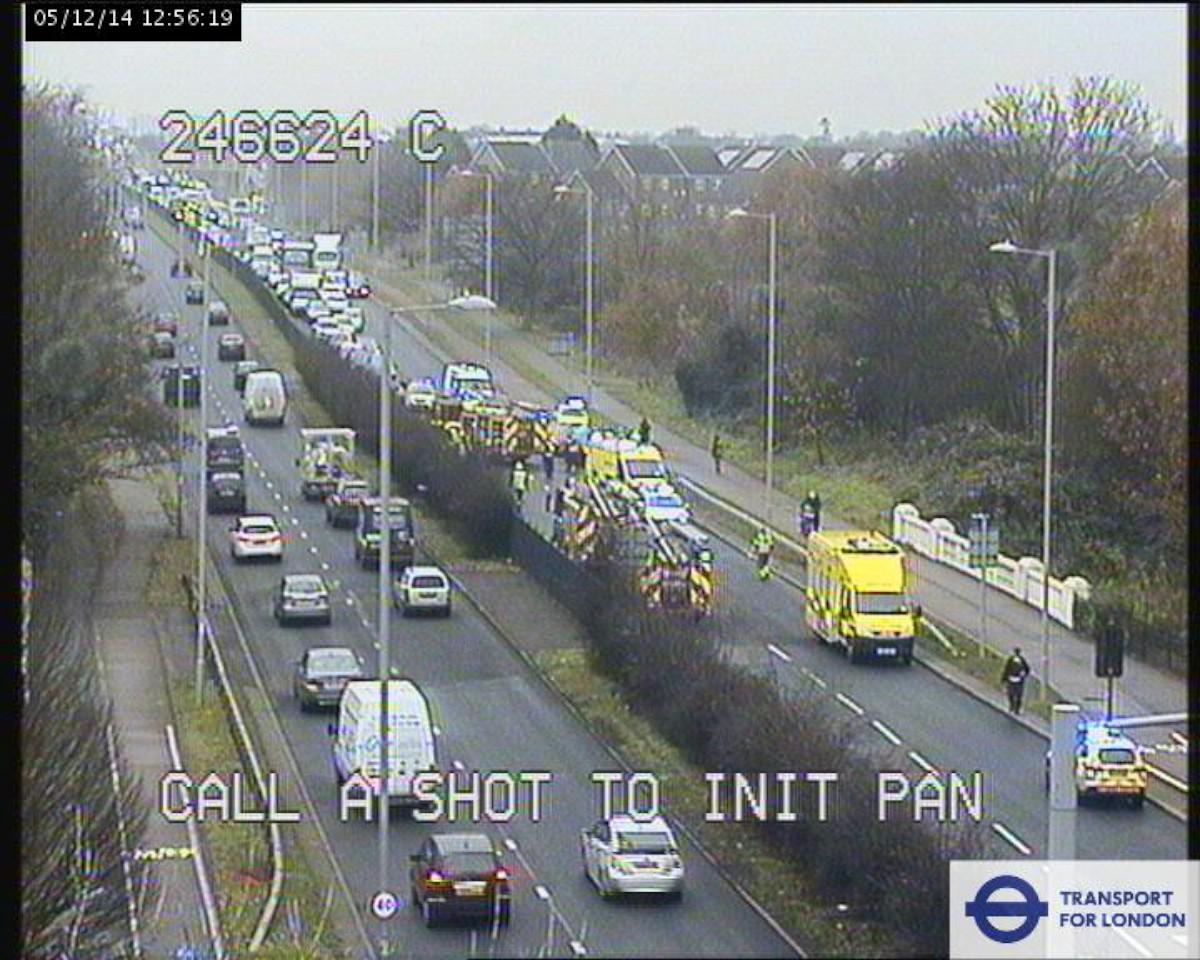 richmondtimes's tweet photo. A three car crash has closed the A316 eastbound near Hospital Bridge Road in Twickenham: http://t.co/pY80I3S1o9 http://t.co/2FTtbSy4nx