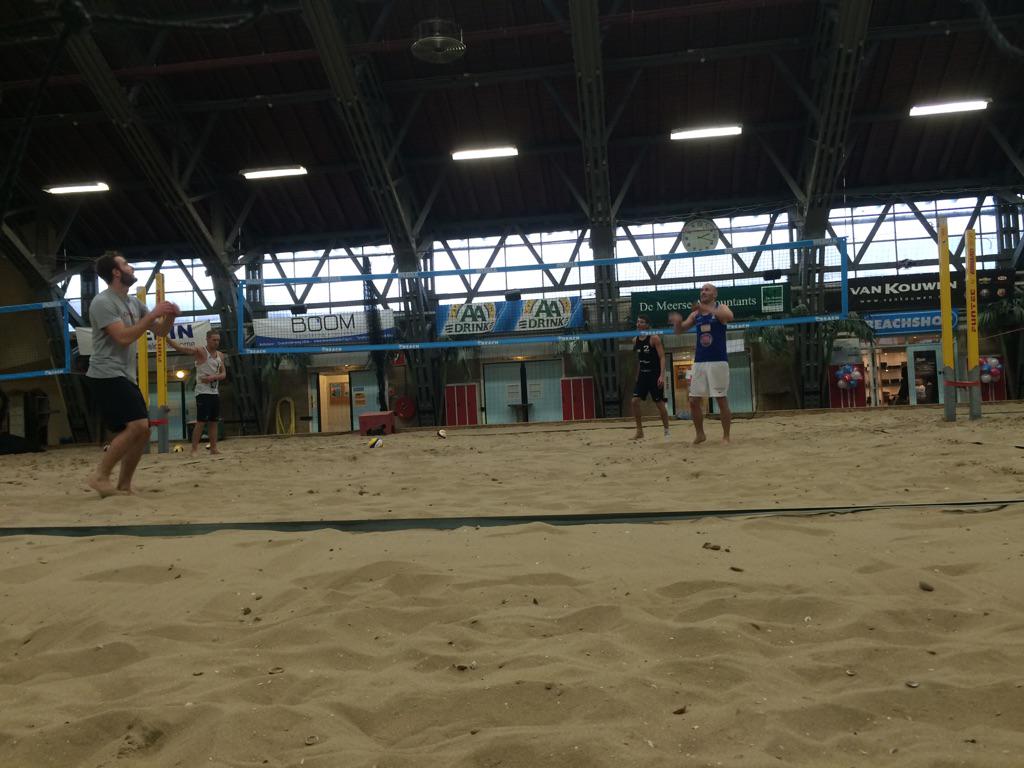 En de voorbereidingen gaan weer verder! Nog 29 dagen voor ze mogen!! #nkbeach #Aalsmeer #2015