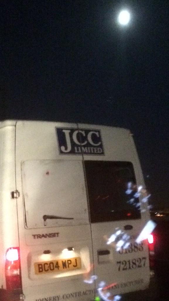 danwils0n1's tweet image. This is the silliest window wiper I have ever seen in my life. #silly #windowwiper