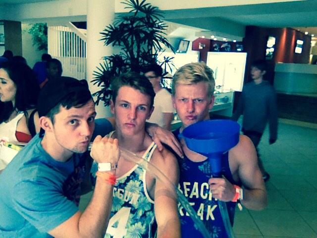 Mattye2012's tweet photo. @rage4ulive thanks for you the selfie stick! #rage4u #ravetothegrave http://t.co/9f56XPgXOu