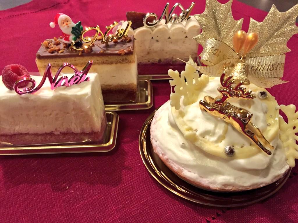 cafe_tiger's tweet photo. こんばんは🌙
タイガーカフェからのらお知らせです♪
クリスマスに向けて12/19〜12/25までの期間限定で、通常売っているケーキ達がクリスマス仕様になります🍰🎄！
予約ではなく、店頭販売限定商品となります！是非お買い求めください！ http://t.co/x6anKZIa0D