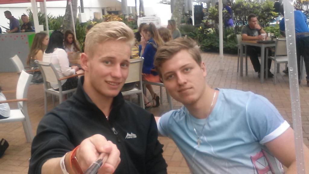 StefPrInslOo's tweet photo. @rage4ulive just gave me a selfie stick :P http://t.co/XsOyqTYS7j