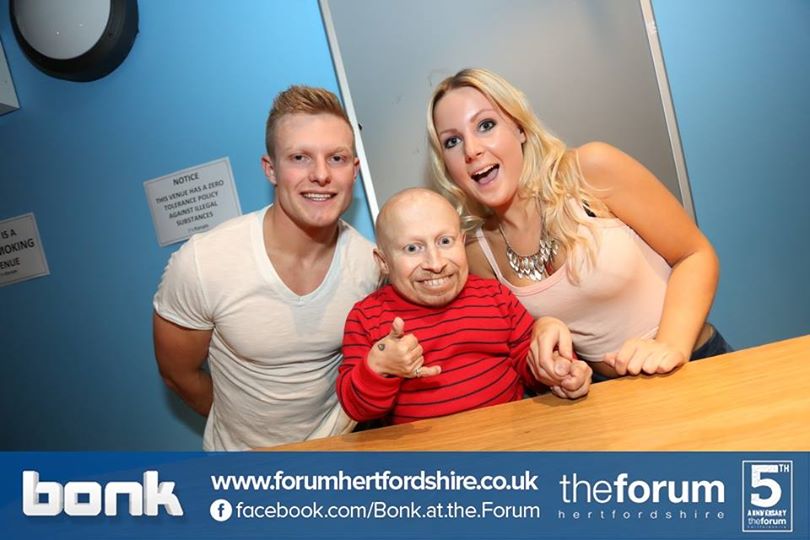Minna60's tweet photo. Could barely contain my excitement when meeting @VerneTroyer the other night. Thank you for the picture! http://t.co/zV4u2c91JJ
