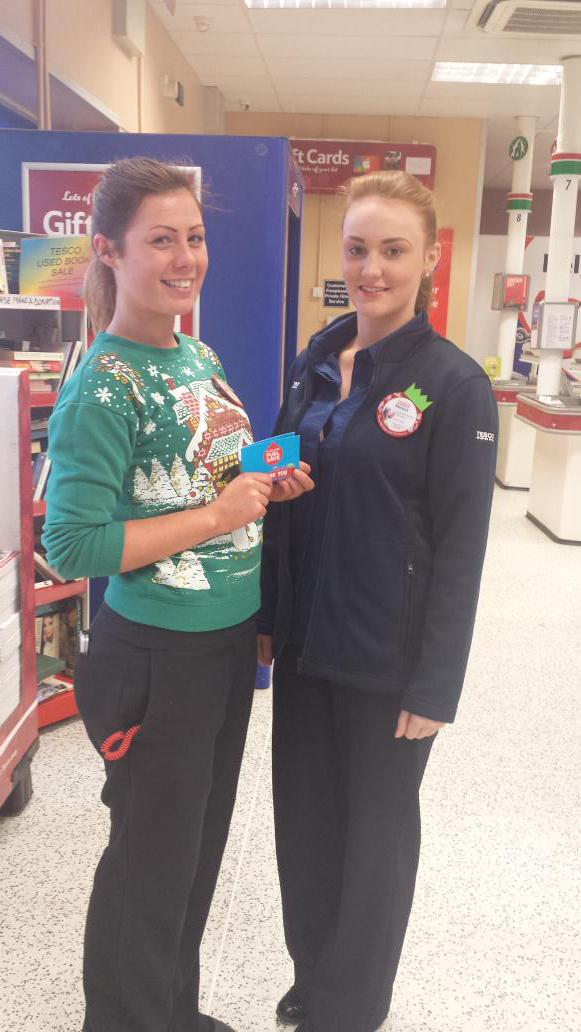 Melissa recieving her £10 gift card for having 6 WOW moments last month! Well done <a href="/Geddyboy100/">Ged Maher</a> <a href="/TescoRamsbottom/">Tesco Ramsbottom </a>