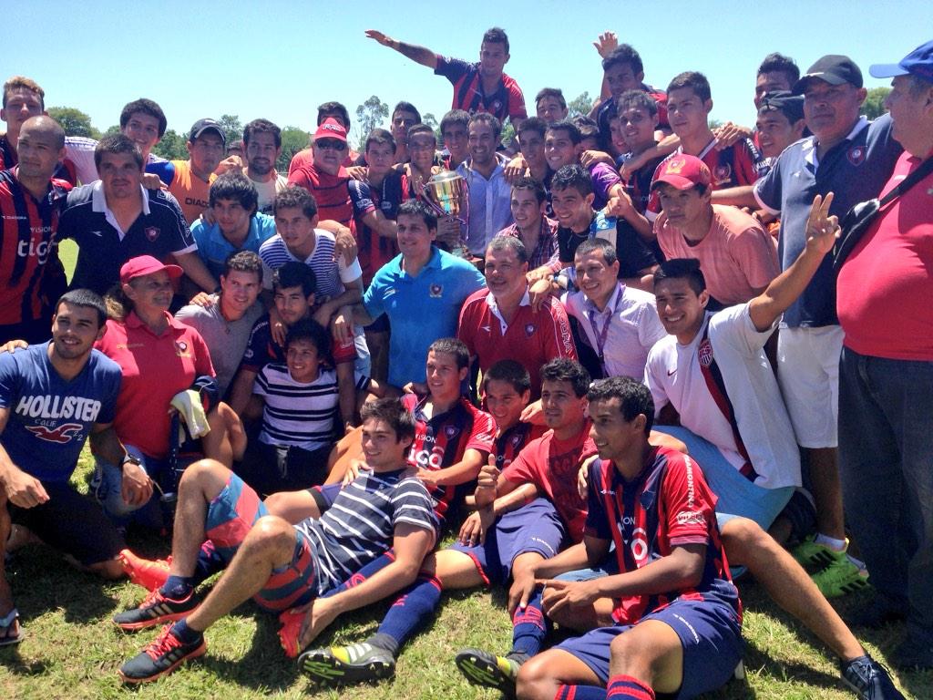 Danymacica's tweet photo. "@ccp1912oficial: FOTOS l #CerroPorteño campeón SUB 20!!! http://t.co/MoyS2e37UG"