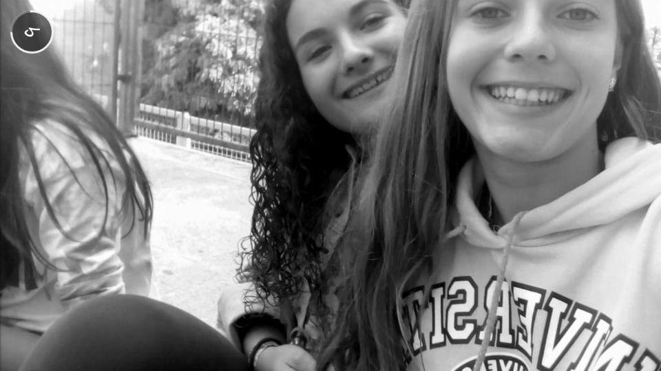 MariaUso99's tweet photo. 'La de vueltas que da la vida y tu siempre a mi lado'✨Feliços 15 coret, x molts mes juntes, te vull mol😍🎉🎂💞💕💗 http://t.co/JqXvC1LjnS
