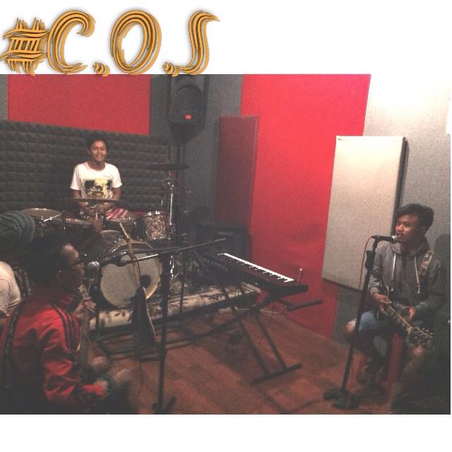 CircleOnSpace_'s tweet photo. Persiapan untuk esok! Penasaran apa yg baru dari kami? Datang dan ramaikan , 6 desember 2014 at Univ Negeri Jakarta!! http://t.co/Kf0Sz8sVZJ