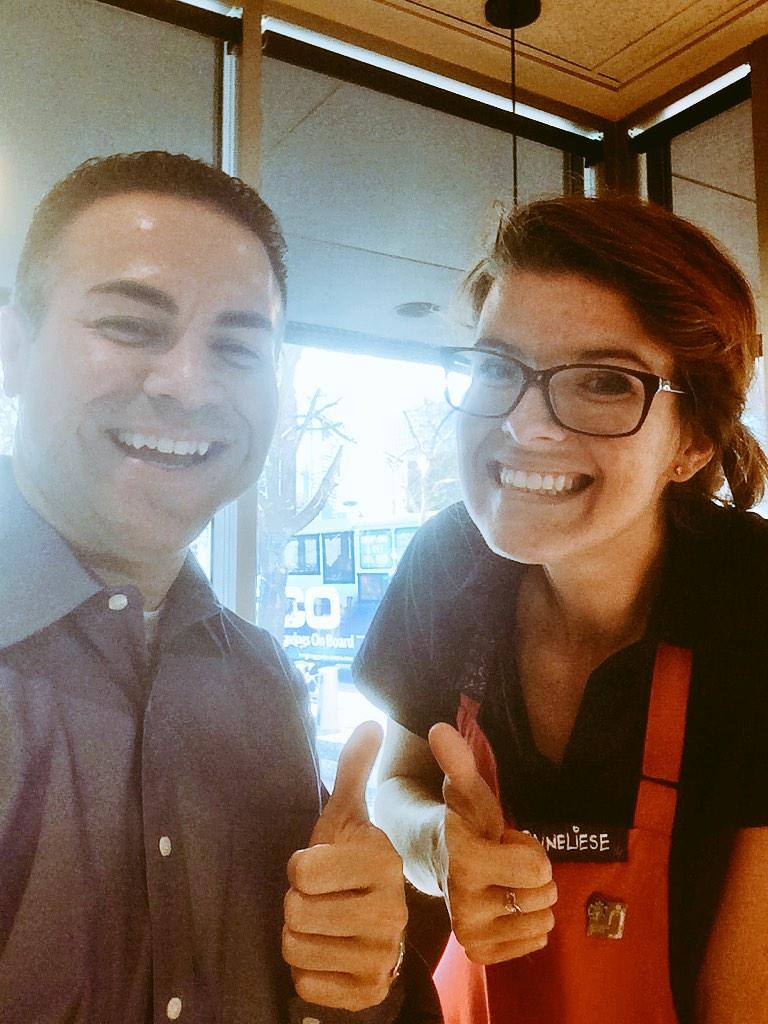 JcastroSB's tweet photo. 😆Fun moment w/ new SFM Anneliese, she's amazing w/customer👍☕️congrats!🎉@Sbuxbos @meckensb #tobeapartner http://t.co/5zy7zRw1IX