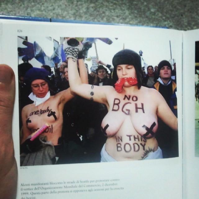 Fight4Femen's tweet photo. "Вот такие они #femen в 90-х. Фото Getty img." par batareykin http://t.co/vgEXUgTVFL