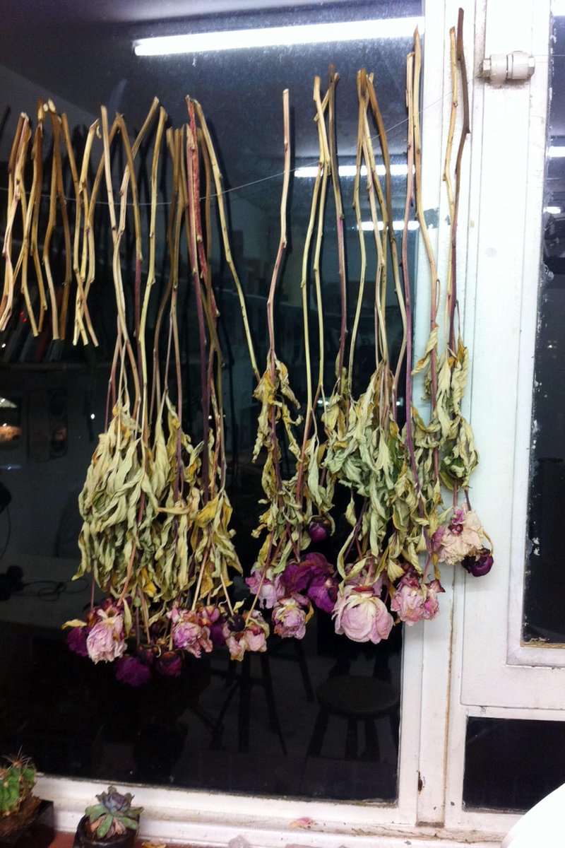 BritishVogue's tweet photo. Step inside a jewellery designer's studio @Noemi_Klein: http://t.co/WsKIPLqzlQ http://t.co/0pP55CsGn6