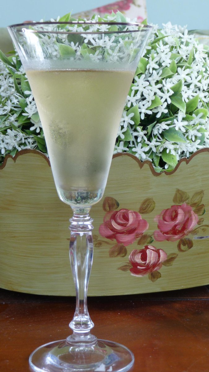 SLLaverick's tweet photo. At the end of a week of #writing about #19thCFemininity, a well-deserved glass of champagne! http://t.co/pFQNebF0HP
