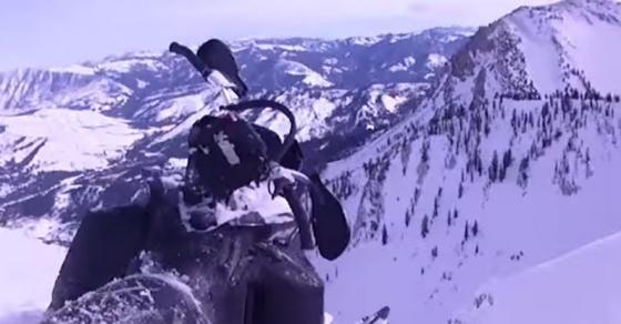 Hopelijk heeft u evenveel geluk op uw sneeuwvakantie als deze man, rond 1' 17". Brr. #filmpje bit.ly/1vvba0L