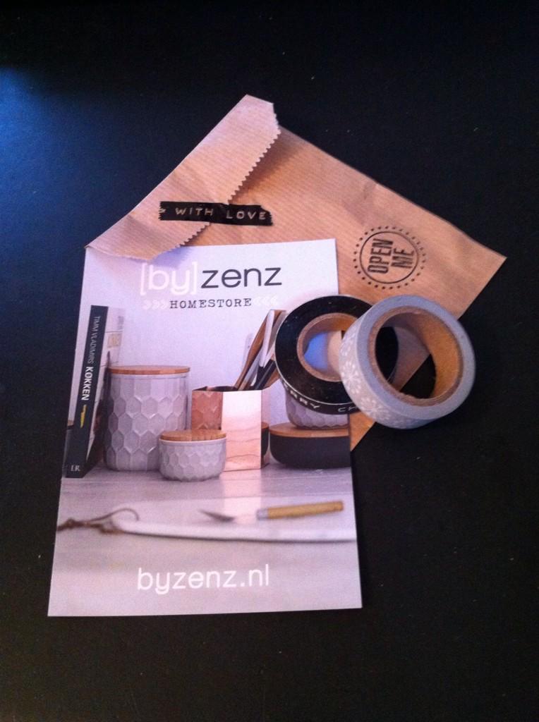 Lotske's tweet image. Deel 1 van m'n kerstkaart-spullen is binnen. Hartstikke bedankt, #ByZenz @ByZenz !