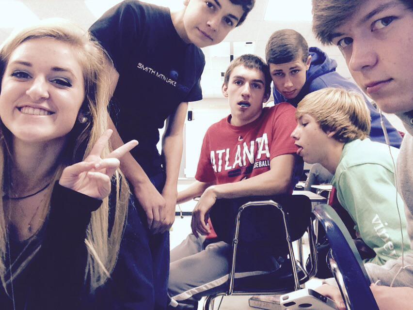 juliawagnerrrr's tweet photo. selfie timers in world history sorry @soccercroc http://t.co/Pq8YYEYHeC
