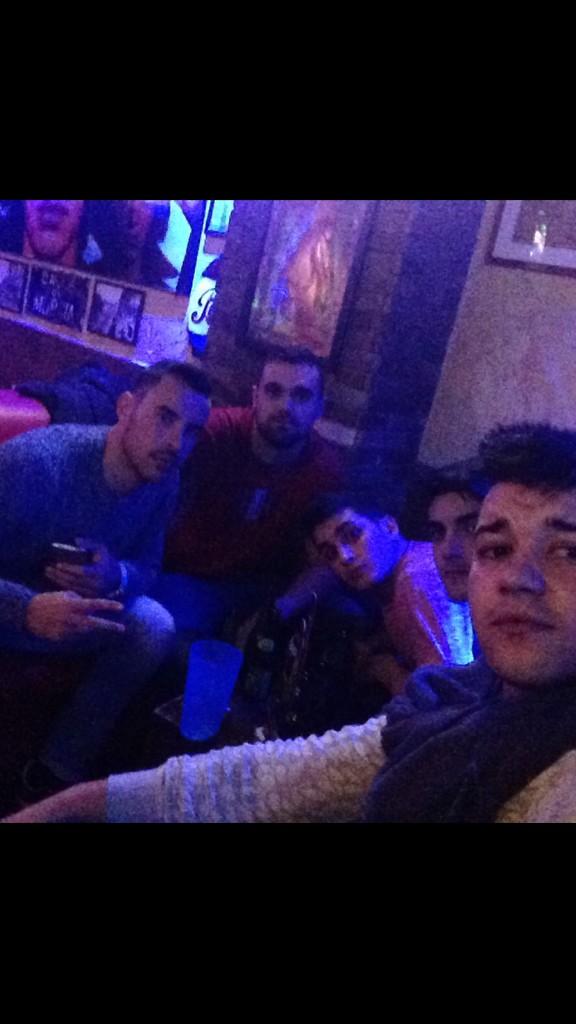 hichannm's tweet photo. Con los mejores!!!! @marcelo69x @1_luism http://t.co/mug42DZsXQ