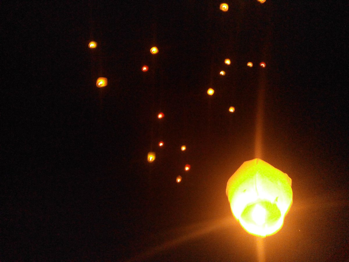 peragaTCIS's tweet photo. Dan lampion sudah di terbangkan http://t.co/mhHc7z2uaD