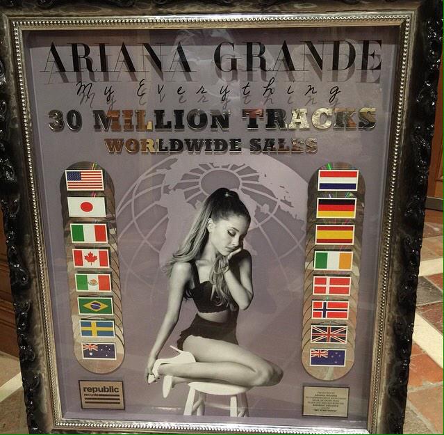 Shout_LGaga's tweet image. Ariana Grande&apos;s &apos;My Everything&apos; tracks have sold over 30M worldwide! 
#MTVStars Ariana Grande