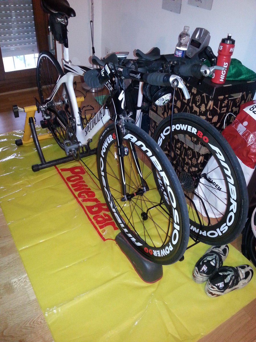 massimogiro's tweet photo. @LinusDJ scorrendo i tuoi tweet...ecco la "sorella" in pista di lancio... :) http://t.co/u8pKEY7yy1