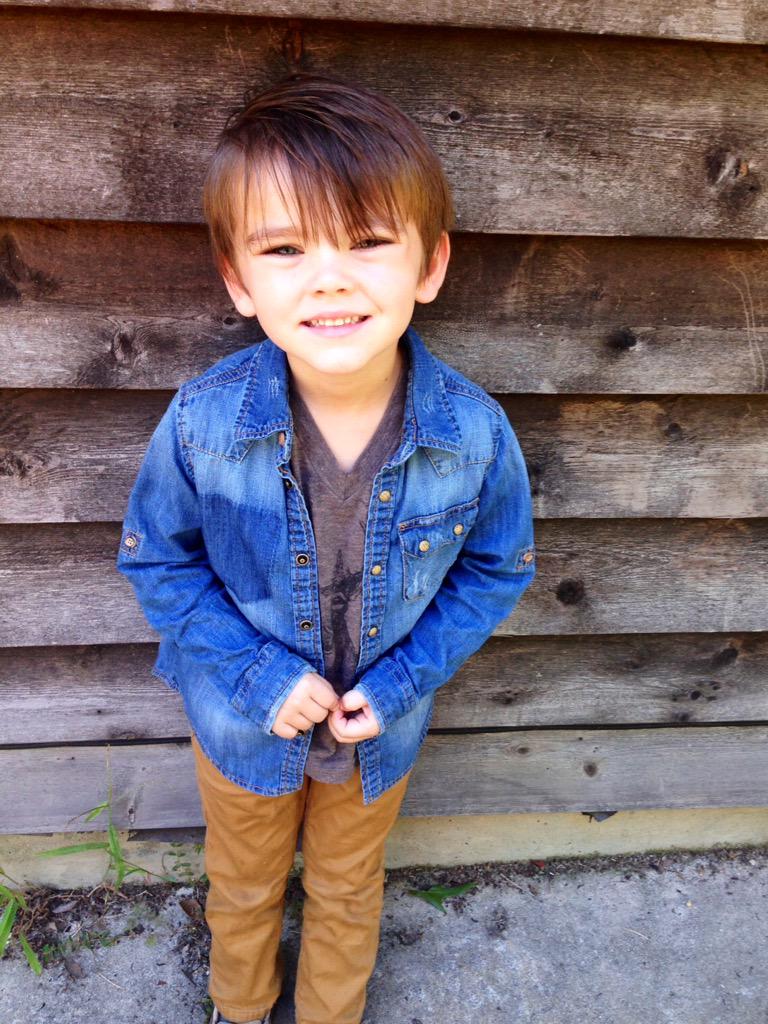 Happy Birthday to the cutest funniest little man in my life! River Alexander Robertson I cant believe my baby is 6!! 