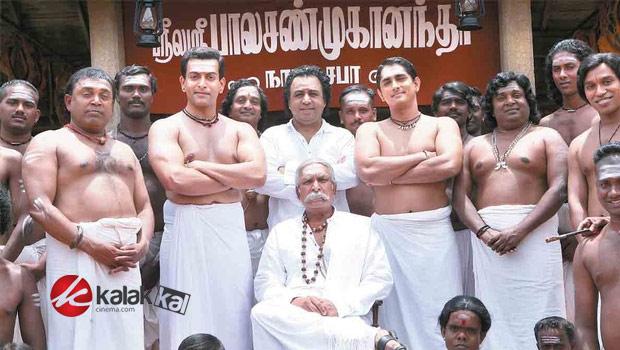kalakkalcinema's tweet photo. #KaaviyaThalaivan brings the art of drama to the floor http://t.co/MkmO3eZT9h http://t.co/ngEPayBfBP