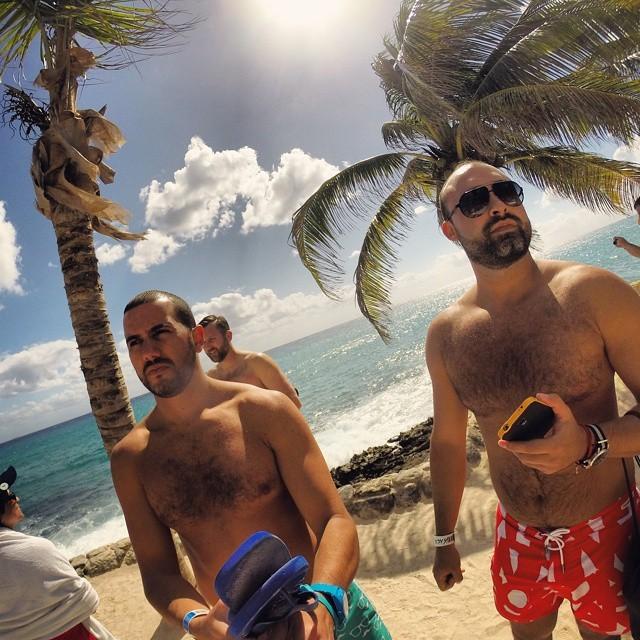 GrcilHrnndz's tweet photo. Paparazzi shot in Xcaret. #gaycouple #mymistah  #instagay #instahairy #hairy #hairymen #hairymuscle #instaselfie ... http://t.co/26FvJUcLC1