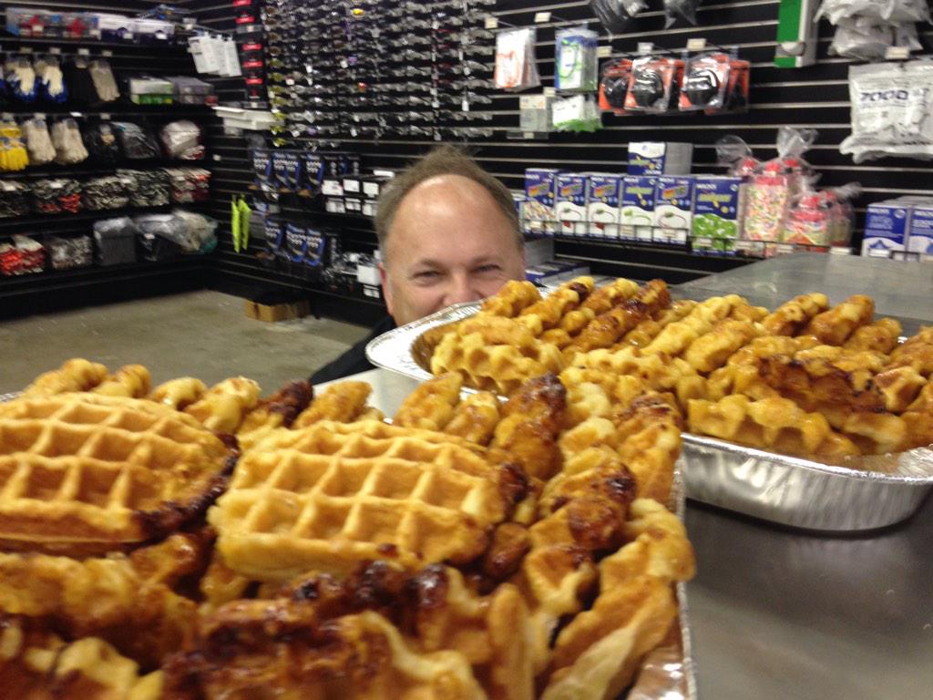KSRKrunch's tweet photo. Stillwaffles are in the house. Hurry in for a wonderful treat on a rainy day. Free http://t.co/8UrDGJNlQa