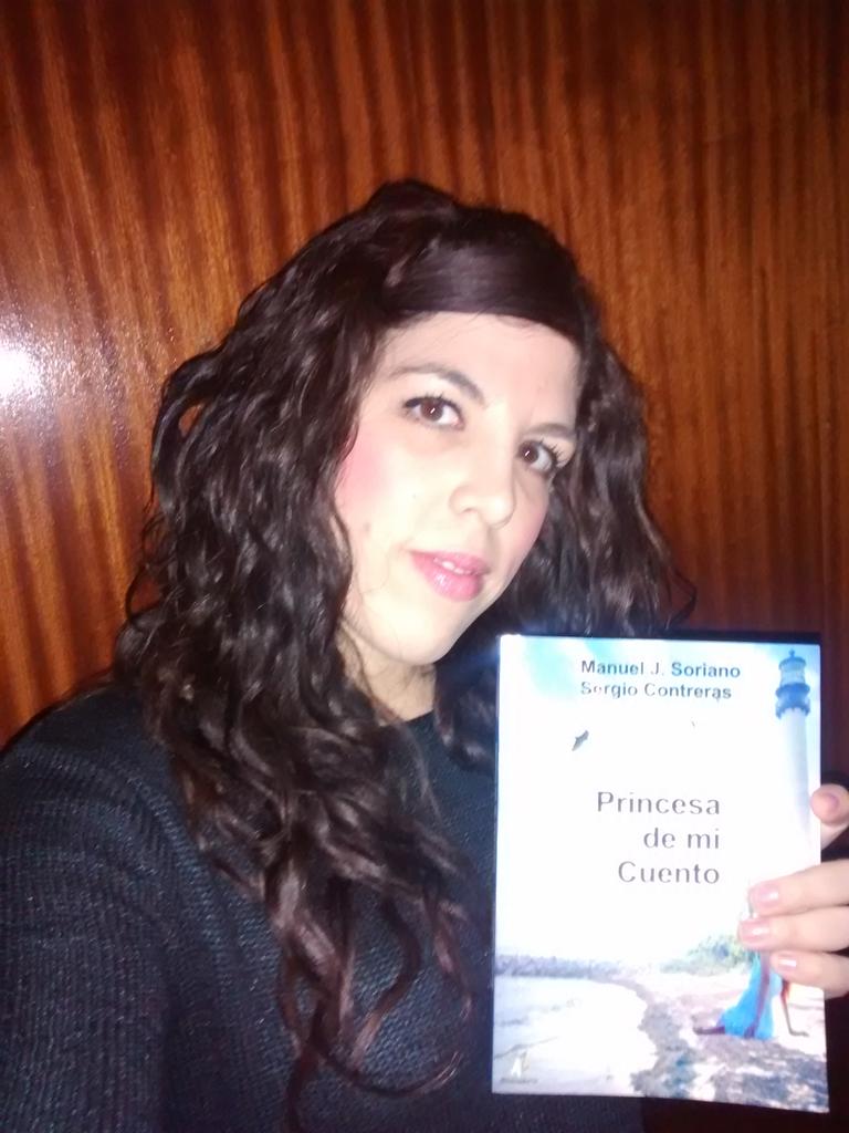 kristyverdejo1's tweet photo. Ya lo he komprao a ver ke tal.muxas ganas ya de la firma en granada. @Sergi0Contreras  @escritorpinzon   💋💋💋💋💋 http://t.co/WQ14rfz8g2
