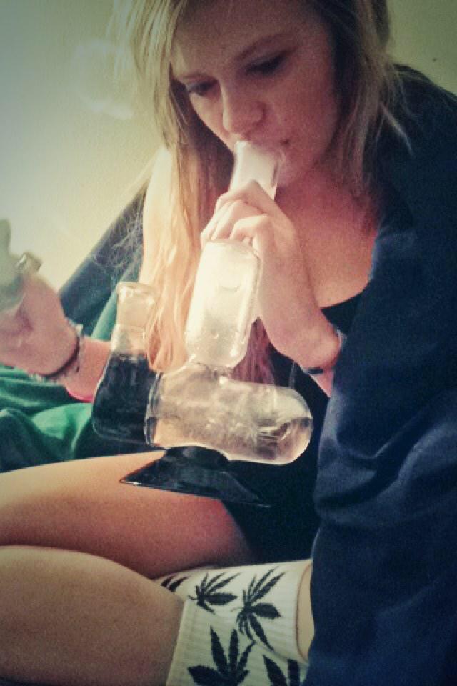 bootynweed's tweet photo. @lovely_besos_ is such a dime π© #bootynweed #TrillBxtch4life #WeedSquad http://t.co/SmrdkAqFwN