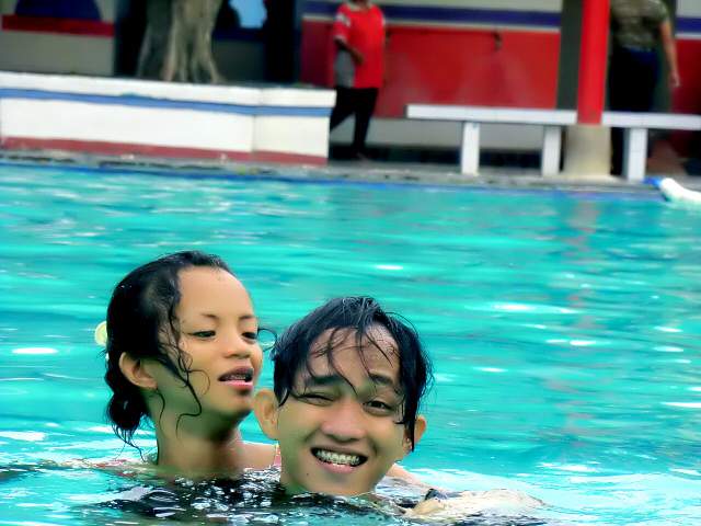 daniel_eLRama's tweet photo. With My Girl Friend 😘😍😁 #swim http://t.co/Q2uSmb3GSF