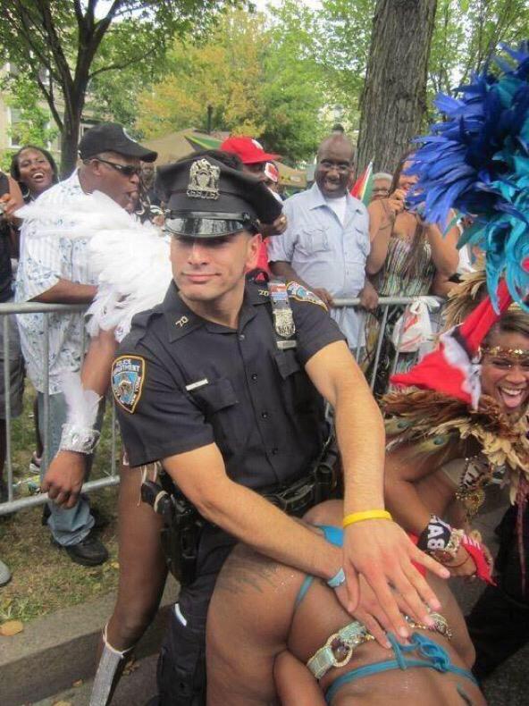 CauseWereGuys's tweet photo. When you're supposed to protect and serve but you're tryna turn up http://t.co/ziZ8b6MYZO