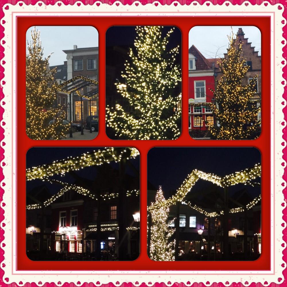 “<a href="/deBotterstee/">Nieuwe Markt</a>: Klaar voor feestmaand! <a href="/BarenBrood/">Bar&Brood</a> <a href="/Ingeburgerd/">Ingeburgerd</a> <a href="/BonneFemme038/">Nancy Fermont</a> <a href="/DaNiniZwolle/">Da Nini</a> <a href="/cafedehetebrij/">cafe de hete brij en Restaurant Menneer Jan</a> ” mooi!