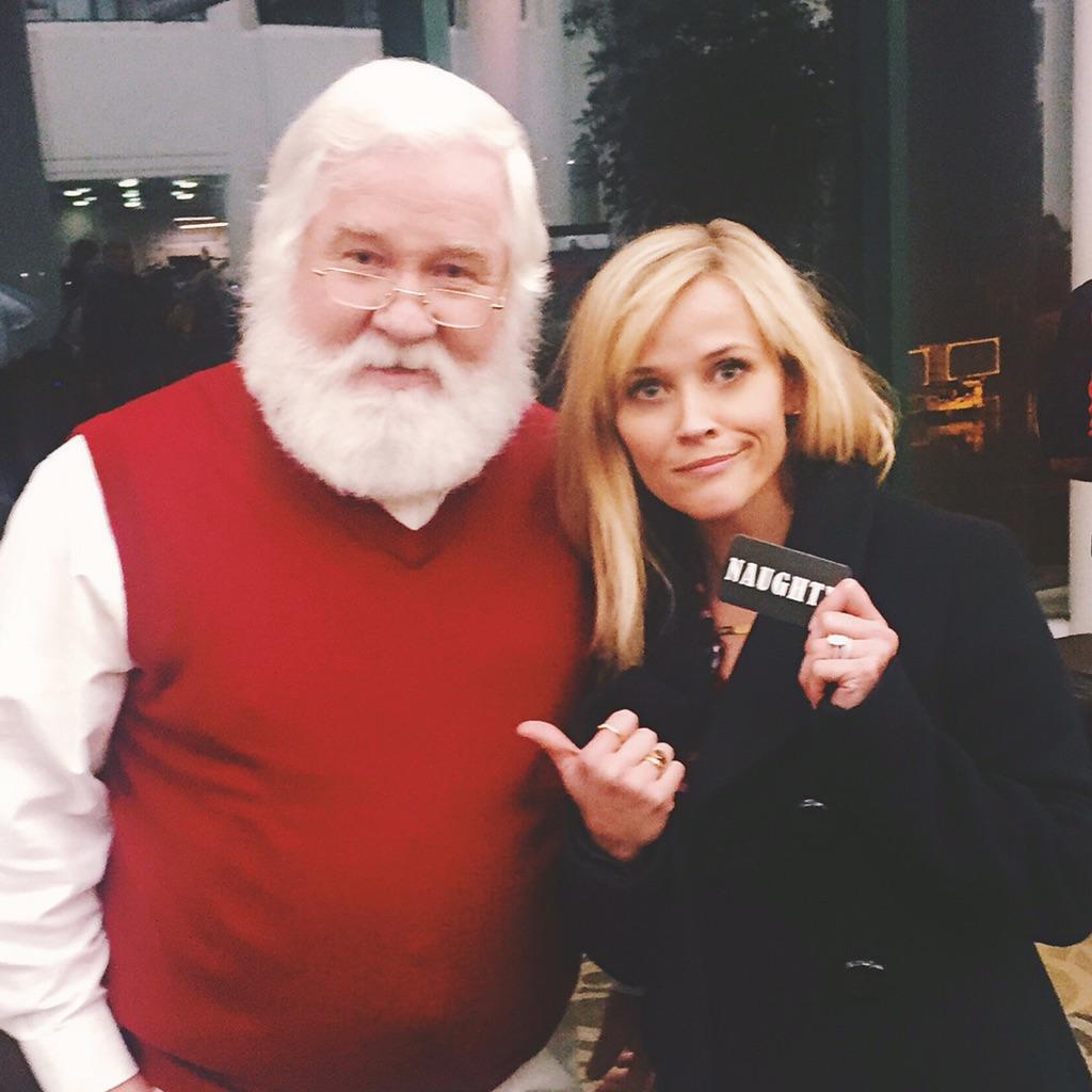 grahamprobs's tweet photo. “@RWitherspoon: Look who I found in the airport? #Santa http://t.co/EFN0pZ2M0q” Graham people getting famous y'all