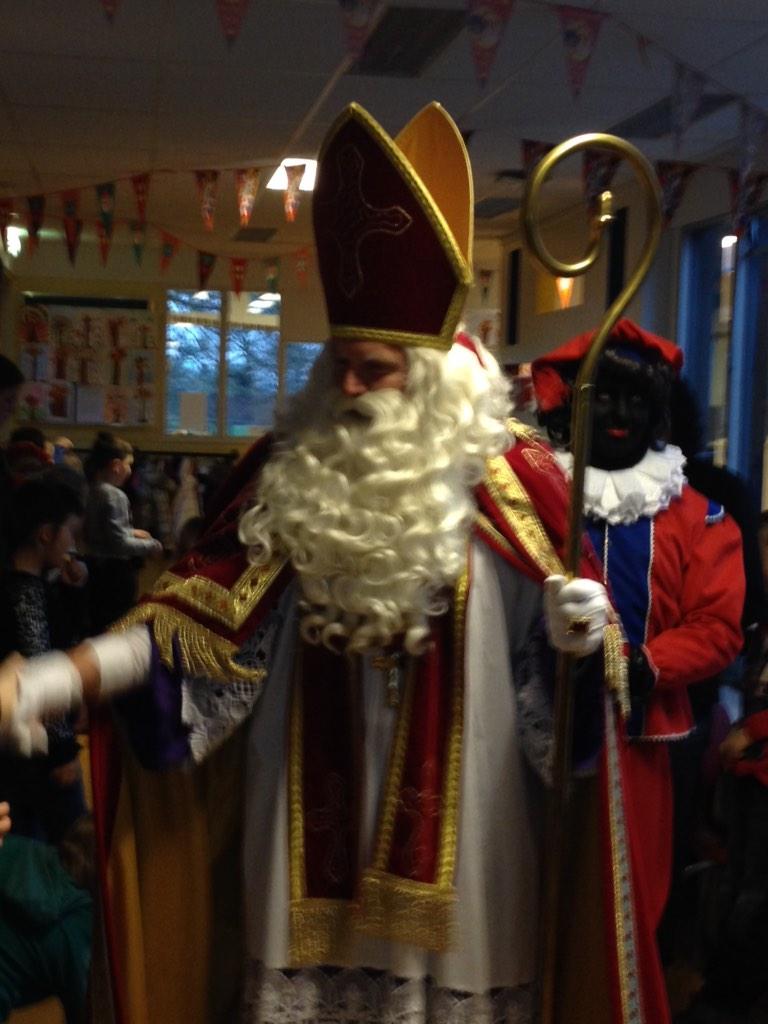 Foto's van het bezoek van #Sinterklaas staan op de website van #ikchetSterrenbos