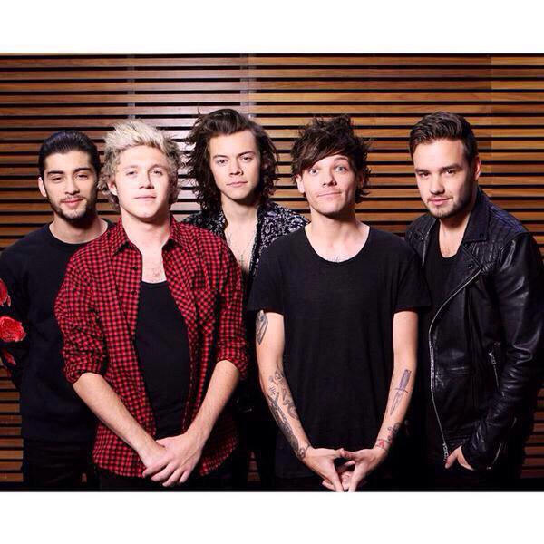 looveunialler's tweet photo. MY BABIES THEY ARE SO BEAUTIFUL 😭
#MTVStars One Direction #GlobalArtistHMA One Direction http://t.co/rpFWLIw7Xi