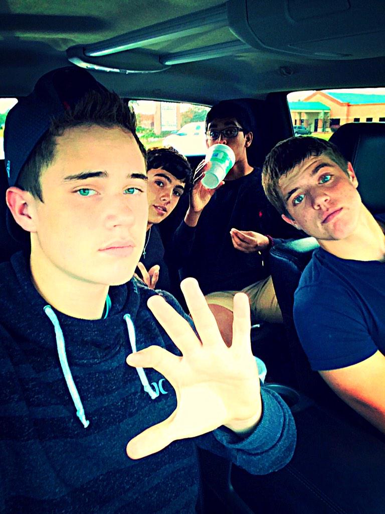 huntrsnow's tweet photo. Squaaaad @BrennanNiles @rusheel_99 #jonathanhunter http://t.co/oWhK9NeX45