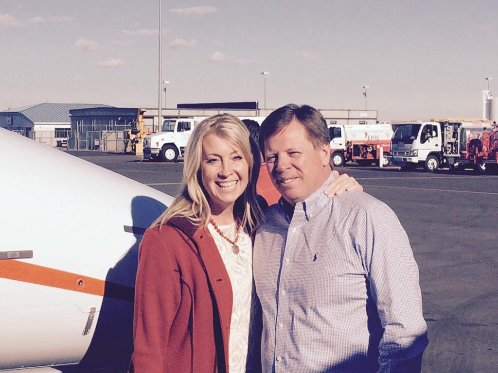 CoachMcElwain's tweet photo. Wheels are down. Karen and I are excited to meet you, #GatorNation! http://t.co/9fAbY1OhxP