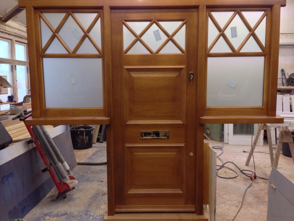 _AATaylor's tweet photo. This @Accoya front door is ready in time for Santa to come a'knocking. All it needs now is a wreath. #MerryChristmas http://t.co/3JTwJuy0QK