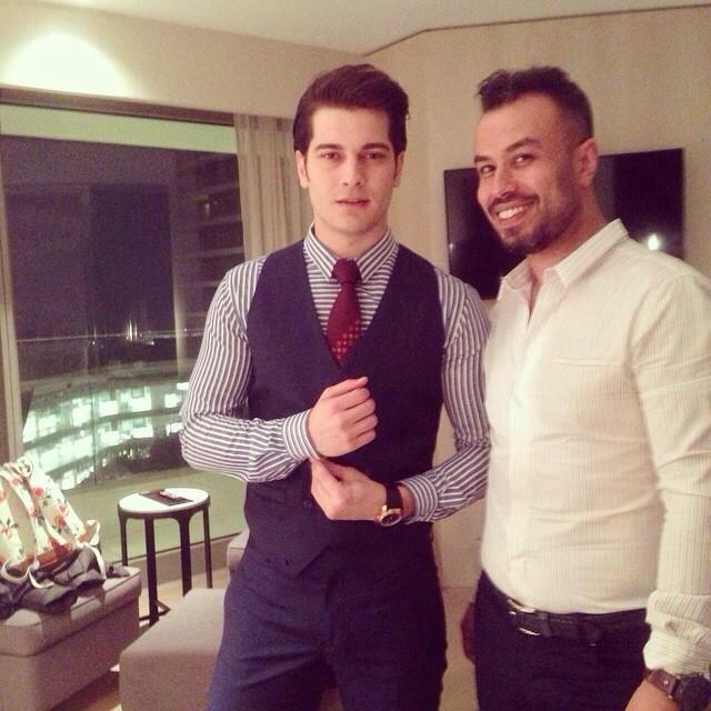 TeamUlusoy's tweet photo. Yeni! Cagatay Ulusoy #ELLEStyleAwardsElidor2014 gecesine hazirlanirken. @cagatayulusoyy http://t.co/ASiiRyUB9O